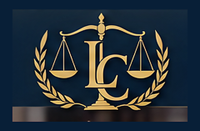 Logo Studio Legale Avv. Luigi Cosenza: iniziali LC e bilancia della giustizia